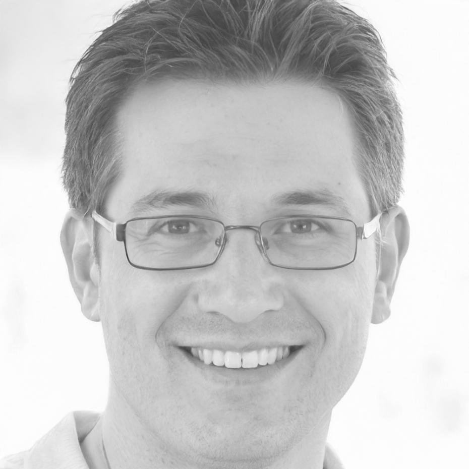Portrait de Marc Dubois, expert en analyse fondamentale
